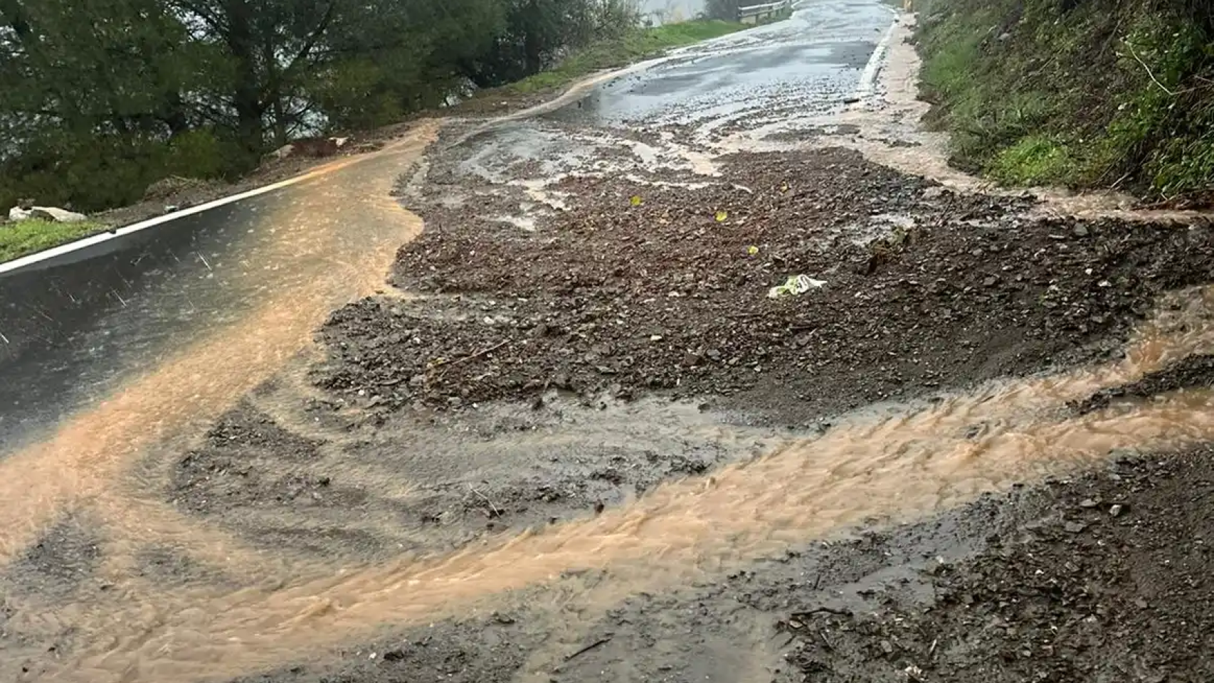 Uno de los caminos afectados en Málaga por la DANA.