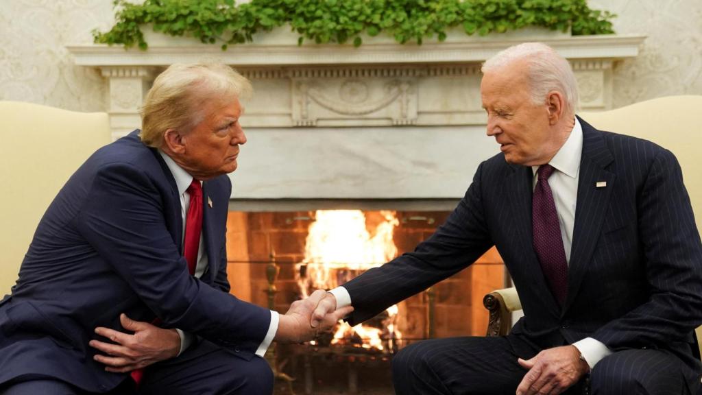 El presidente de Estados Unidos, Joe Biden, se reúne con el presidente electo Donald Trump en la Oficina Oval .