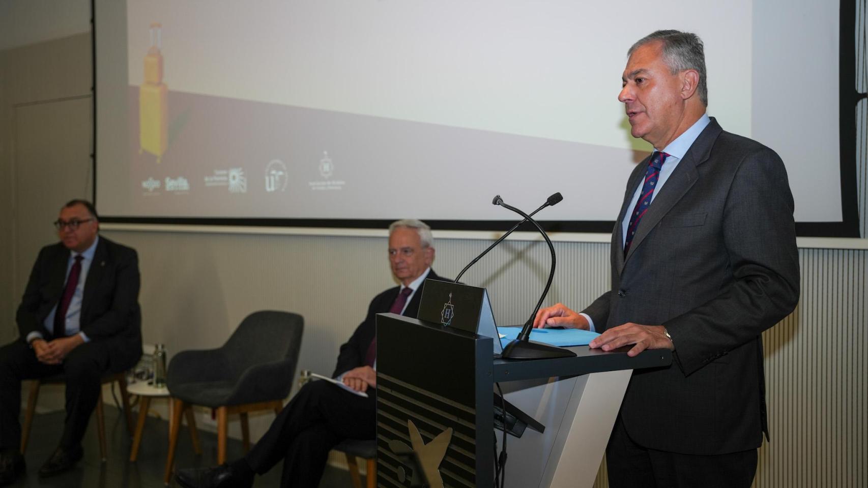 José Luis Sanz, alcalde de Sevilla, en el arranque de las jornadas sobre 'El impacto del turismo en Sevilla'.