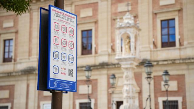 Una de las señales dedicadas a los turistas se ha instalado junto a la Catedral.