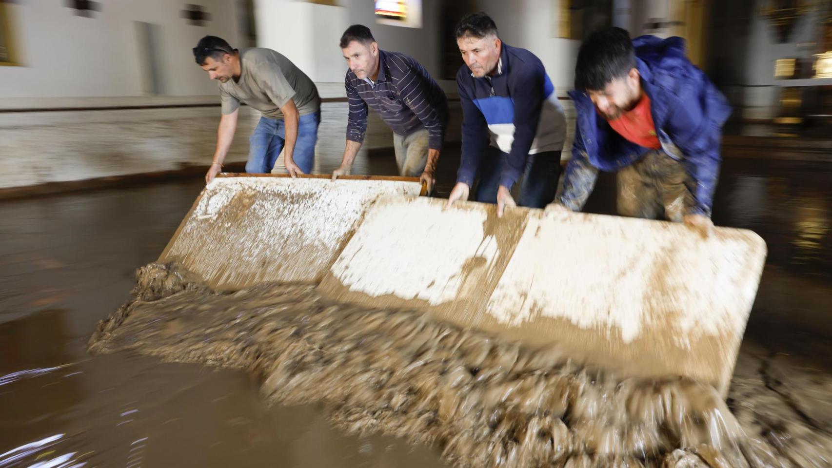 Riada a consecuencia de las intensas lluvias caídas en Alhaurín de la Torre, en Málaga.