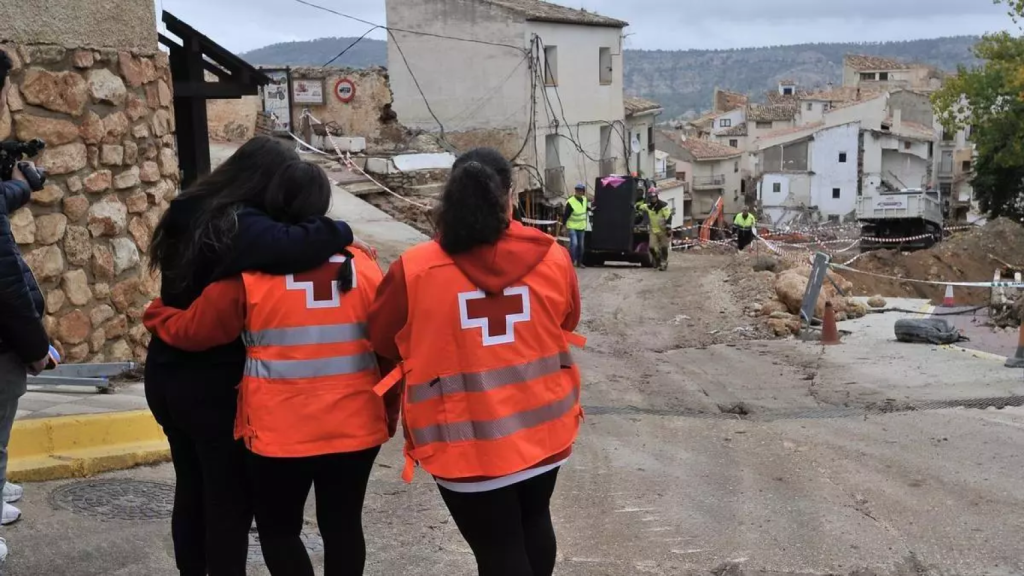 Cruz Roja en Letur (Albacete) tras el paso de la DANA. Foto: Manu /Efe