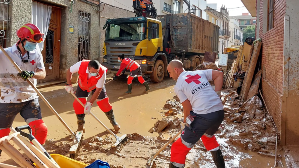 Cruz Roja de Salamanca en las zonas afectadas de la Comunidad Valenciana. Foto: El Español.