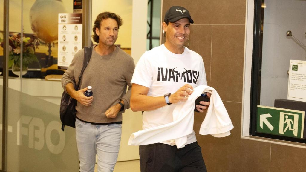 Nadal junto a Carlos Moyá en Málaga.