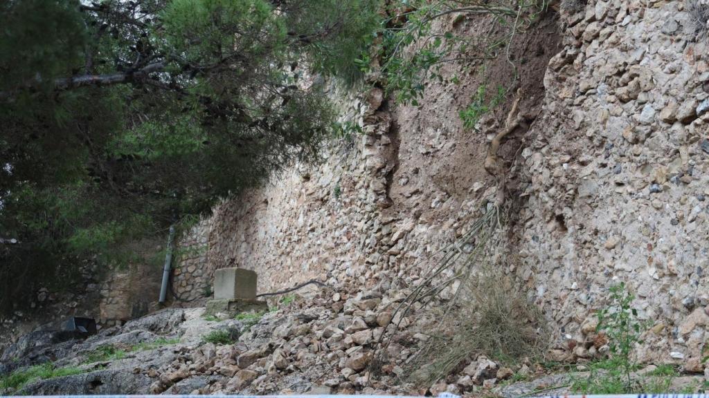 Se desploma parte de la muralla del Castillo de Cullera por las fuertes lluvias.