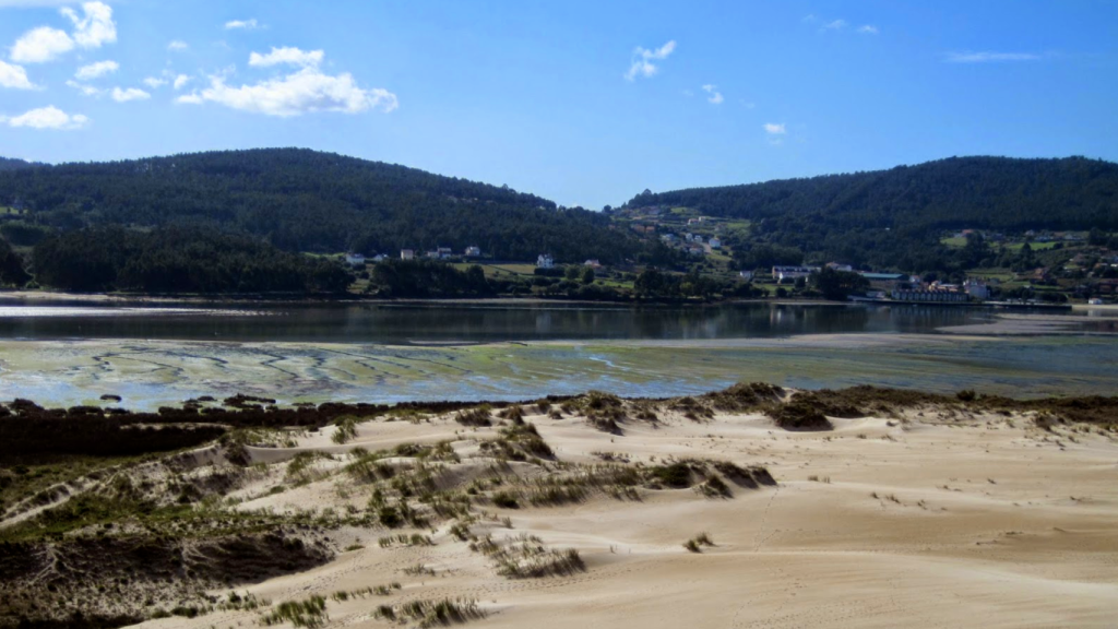 Dunas da Barra junto al estuario del río Anllóns.