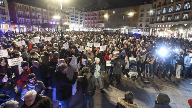 Manifestación de rechazo a los recortes de PP y Vox a las ONG que atienden a inmigrantes, este miércoles en Burgos