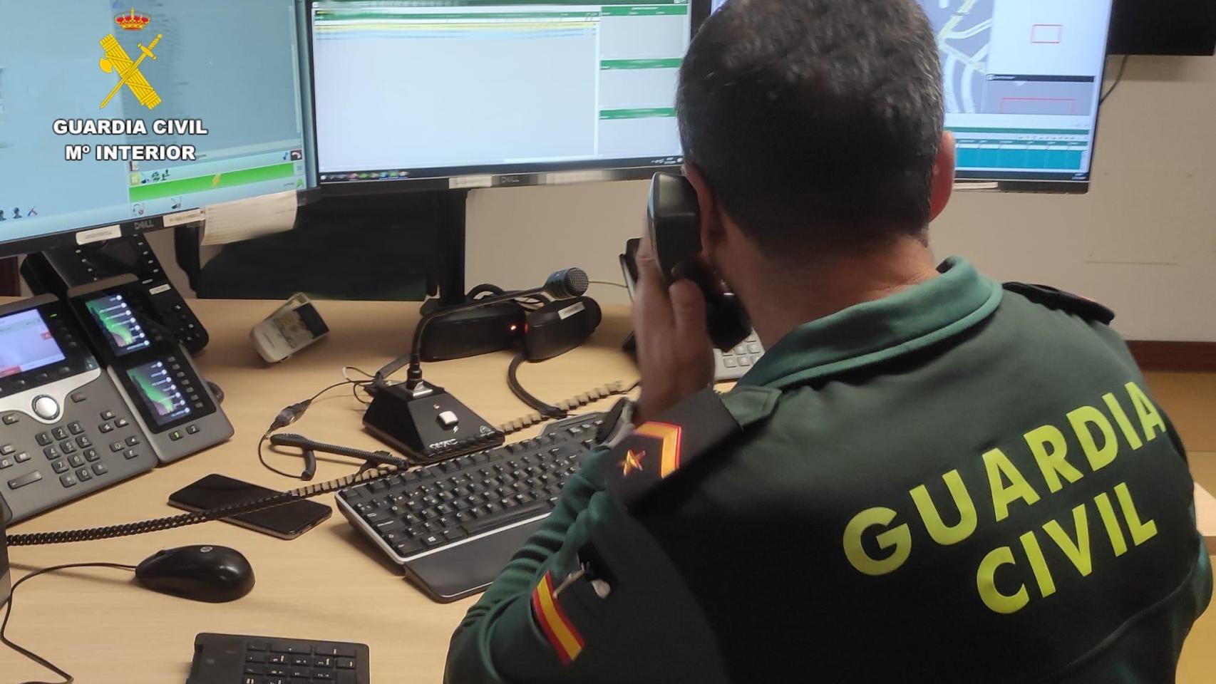 La Guardia Civil analizando la localización del menor