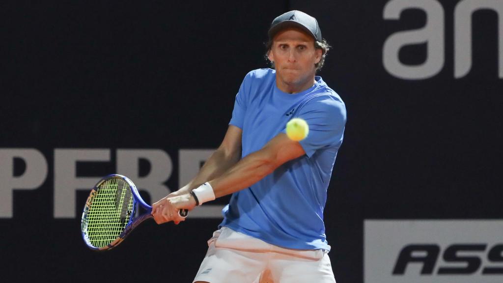 Diego Forlán, en su debut profesional en el tenis