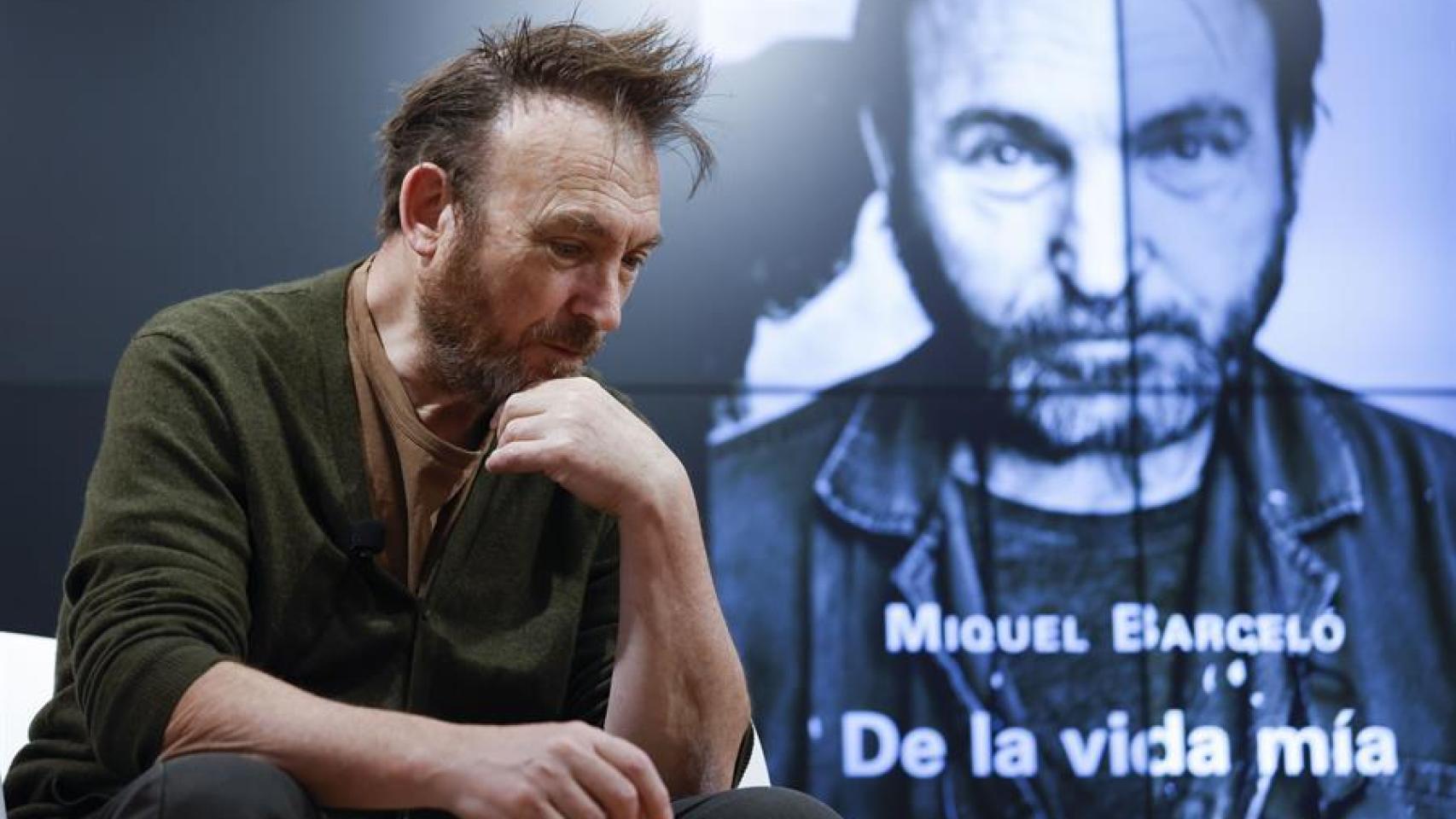 Miquel Barceló ofrece una rueda de prensa con motivo de la publicación de su nuevo libro, 'De la vida mía', este jueves en Madrid. Foto: Blanca Millez / EFE