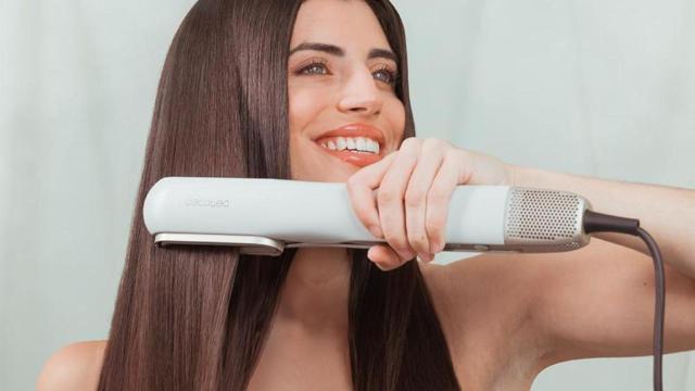 Amazon rebaja 50€ la plancha de pelo y secador 2 en 1 de Cecotec que alisa, seca y cuida de tu melena