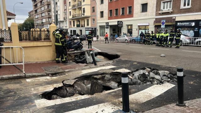 El socavón en avenida de los Toreros.