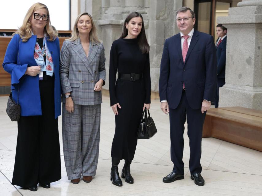 Letizia ha optado nuevamente por la sobriedad del negro.