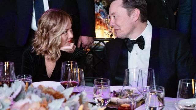 Elon Musk y Giorgia Meloni durante la cena de los Global Citizen Awards en Nueva York.