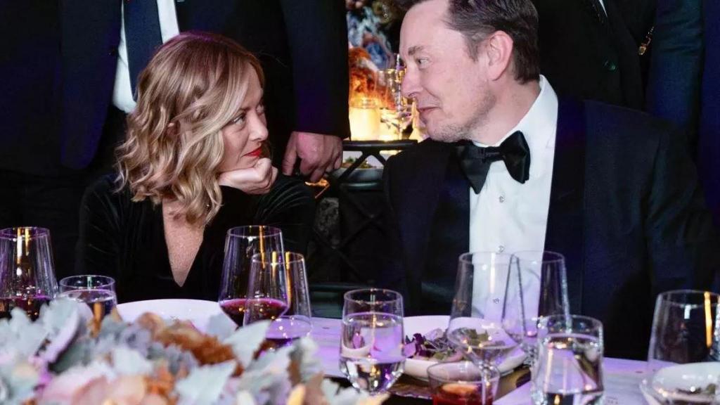 Elon Musk y Giorgia Meloni durante la cena de los Global Citizen Awards en Nueva York.