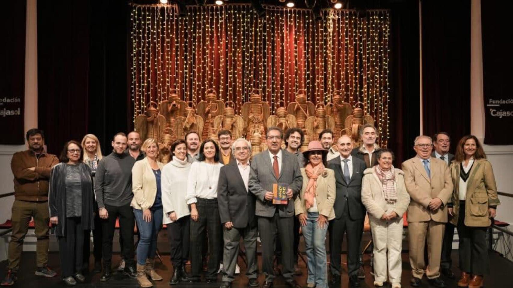 Foto de familia de la presentación de la programación navideña de la Fundación Cajasol.