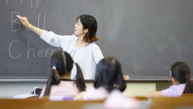 Alumnos en una clase de inglés