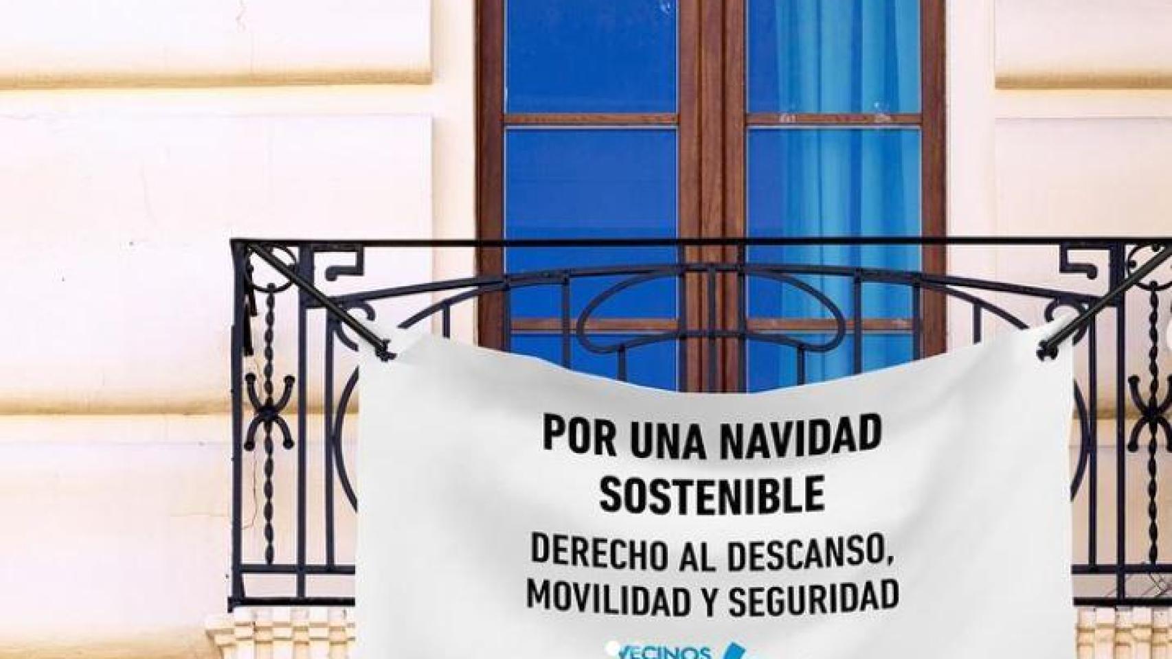 Vecinos, ecologistas y entidades sociales de Vigo anuncian una campaña de protesta por los excesos de la Navidad, con la colocación de sábanas blancas en los balcones