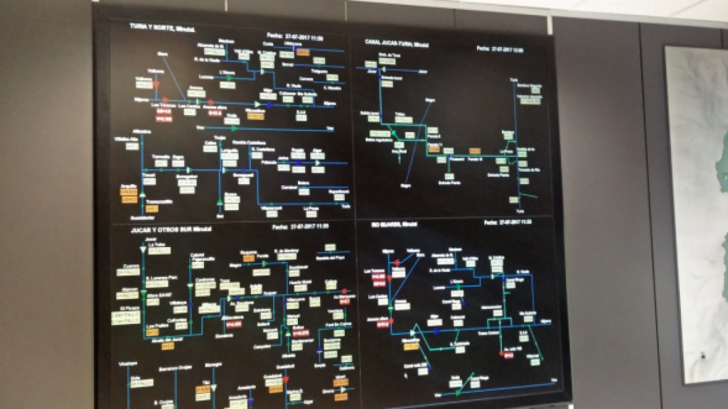 Uno de los paneles para el control en tiempo real de precipitaciones y caudales en la sala del SAIH de la Confederación Hidrográfica del Júcar.
