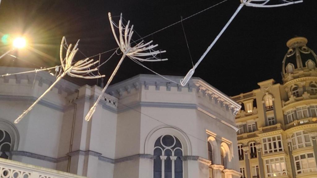 Luces de dientes de león en A Coruña.