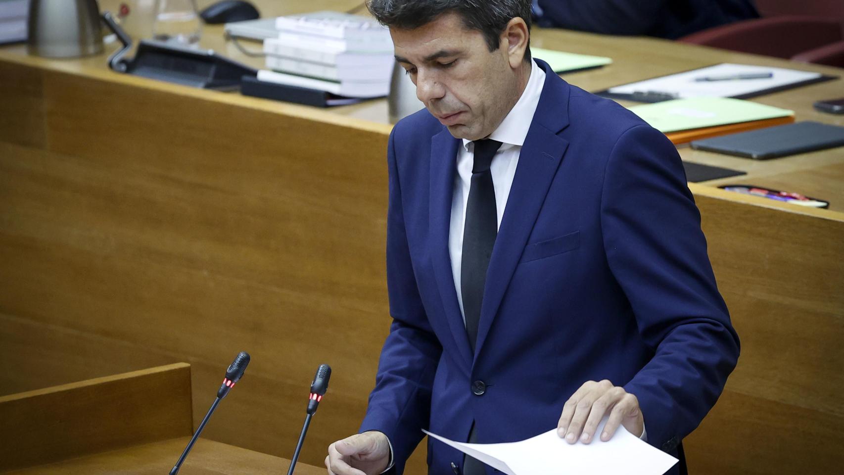 Carlos Mazón durante su intervención en las Cortes Valencianas en la que rinde cuentas sobre la gestión de la DANA. EE