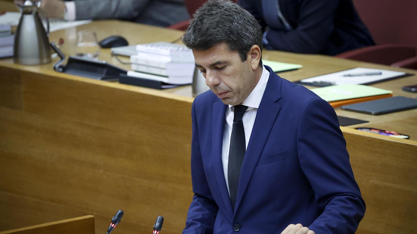 Carlos Mazón durante su intervención en las Cortes Valencianas en la que rinde cuentas sobre la gestión de la DANA. EE