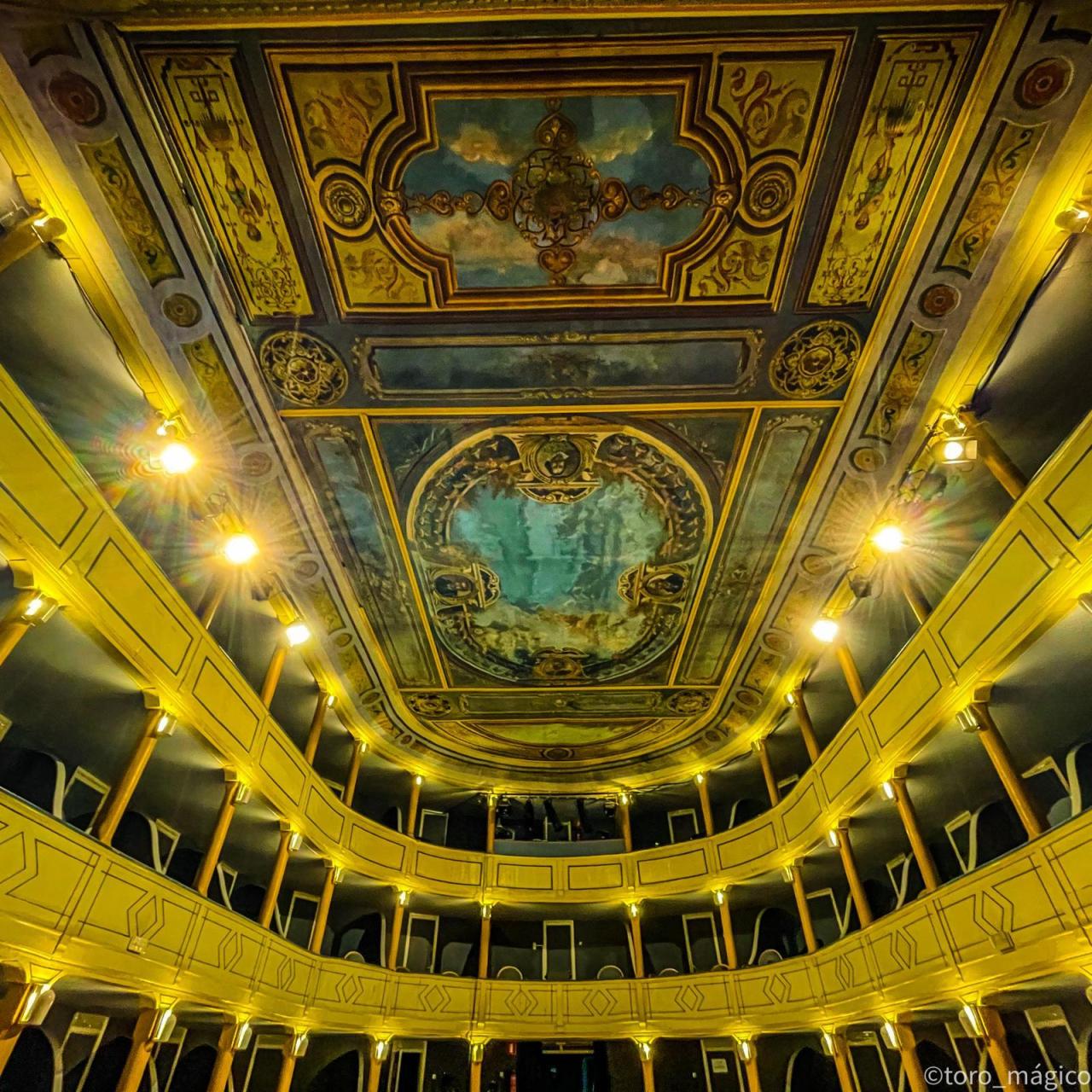 El emblemático Teatro Latorre de Toro.