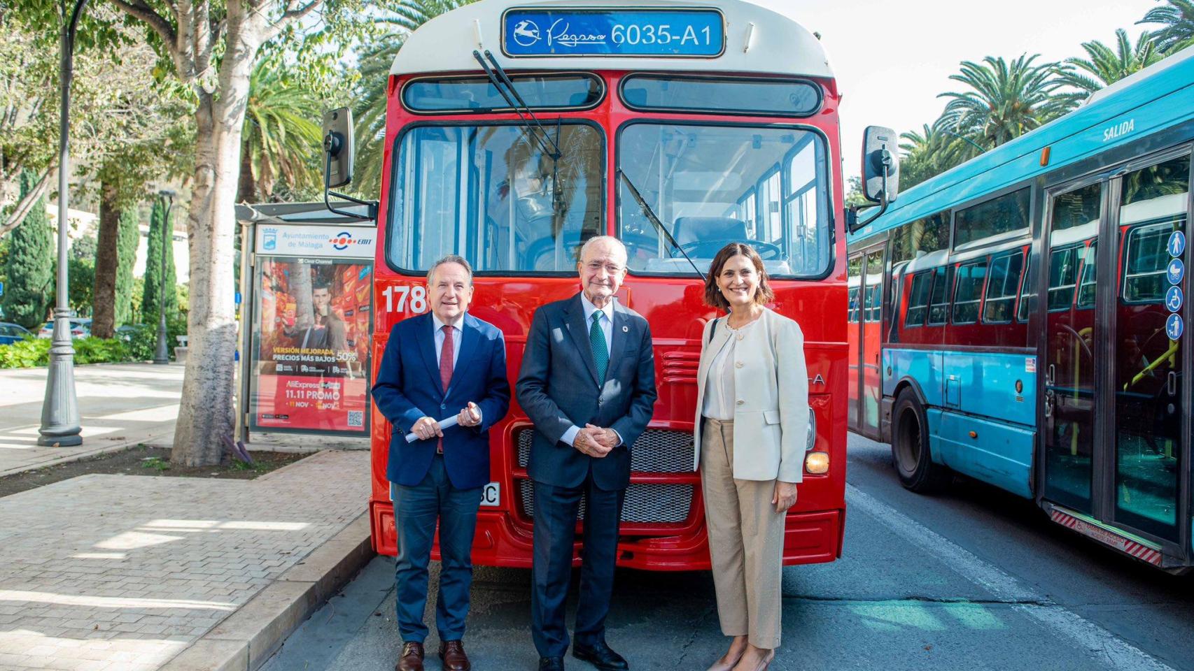 Autobús de la EMT antiguo, en la presentación oficial este viernes.