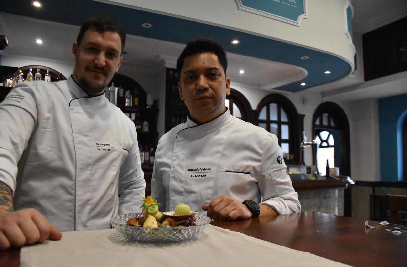 Nil Vegara y Marcelo Valdez (Restaurante El Yantar) con su tapa ganadora: Tesoros del mar.