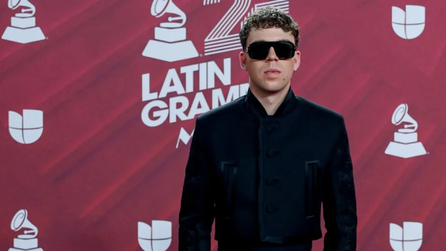 Quevedo en la alfombra roja de los Latin Grammy 2024.