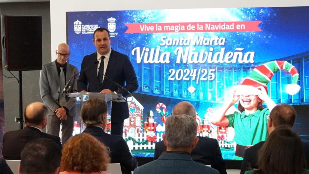 El alcalde de Santa Marta, David Mingo, presenta en Intur el programa de Navidad 2024