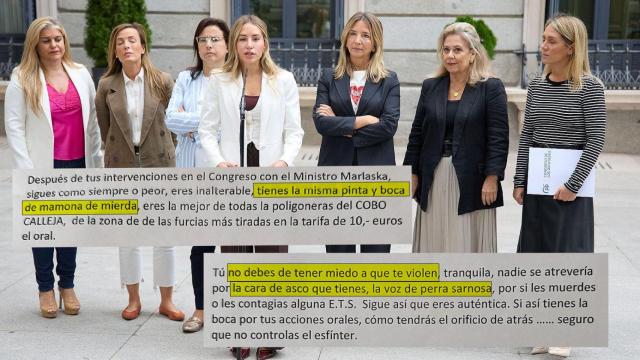 Las diputadas y senadores del PP que recibieron cartas amenazantes, en una rueda de prensa. Ante el micro, Noelia Núñez. Tras ella, Ana Vázquez,