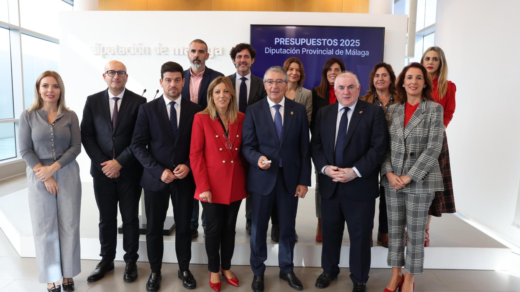 Francisco Salado y los diputados en la presentación de los Presupuestos de 2025.