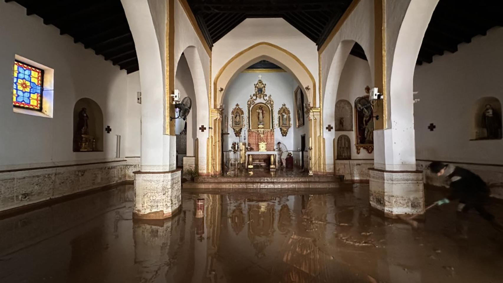 Interior de la iglesia de Benamargosa.