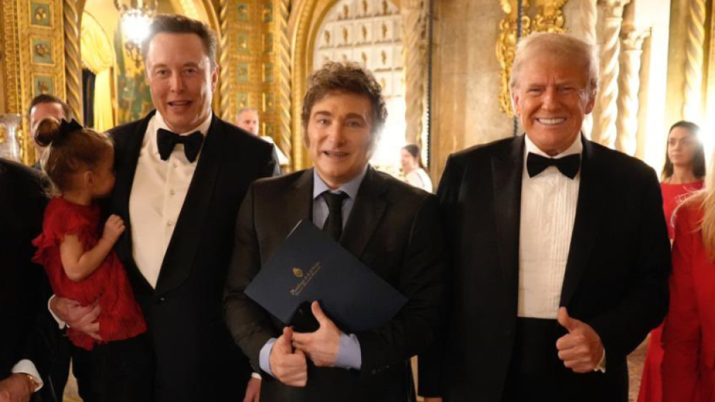 Elon Musk, Javier Milei y Donald Trump este jueves en la gala de America First Policy Institute en Mar-a-Lago.