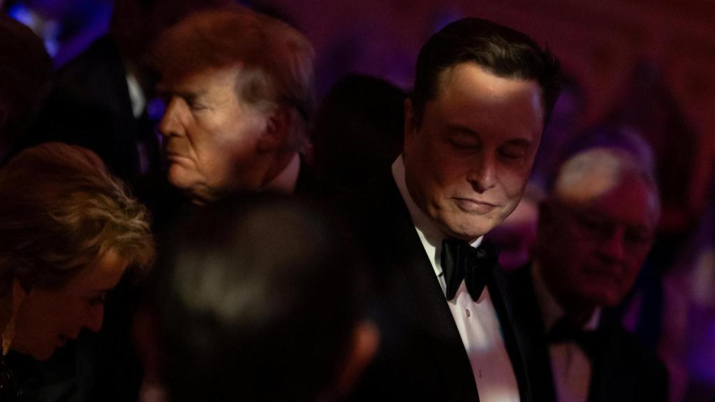 El presidente electo Donald Trump y el magnate Elon Musk, en una gala celebrada en la mansión de  Mar-A-Lago del primero.