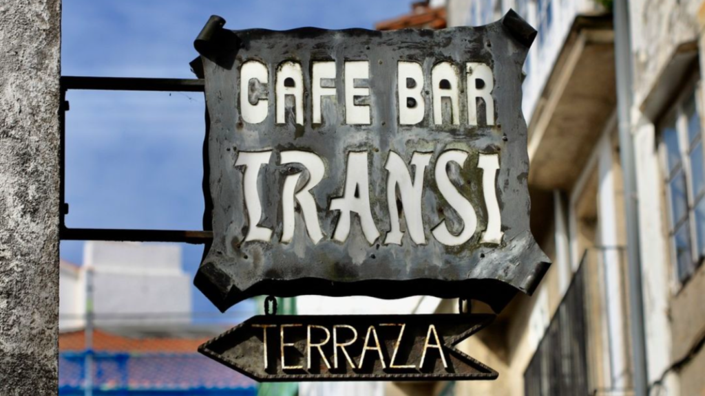 El antiguo rótulo del Café Bar Transi.