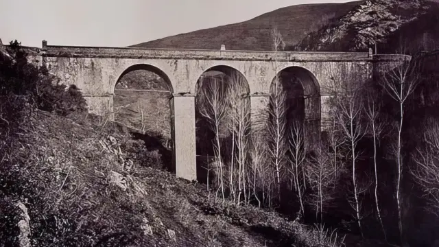 Puente de Cruzul. https://es.wikipedia.org