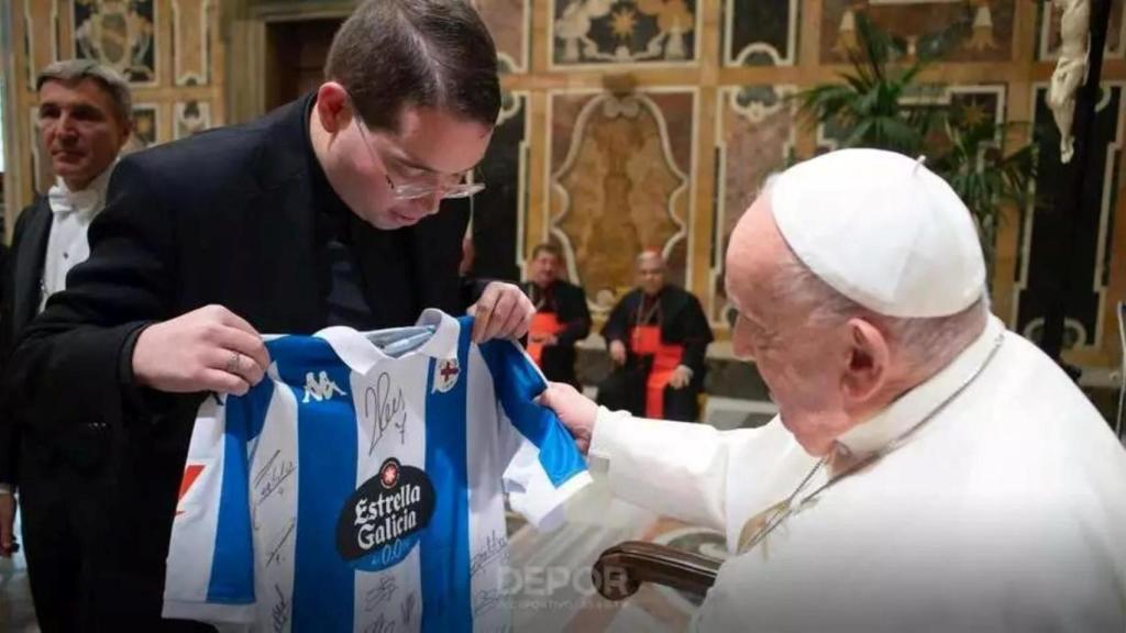 El cura Yerai lleva al Deportivo al Vaticano: A ver si rezando el Papa vamos adelante