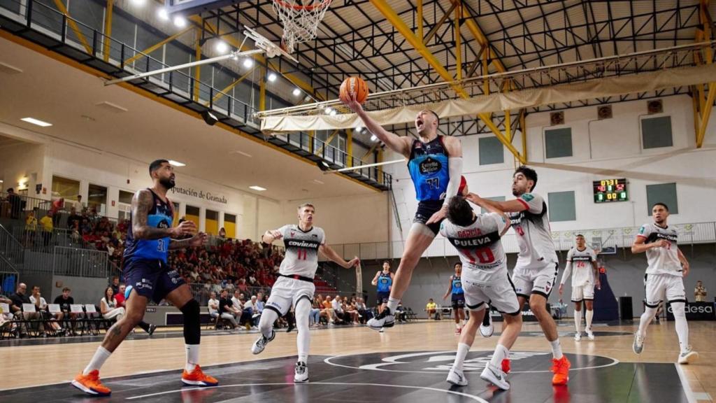 Granada - Basquet Coruña de pretemporada