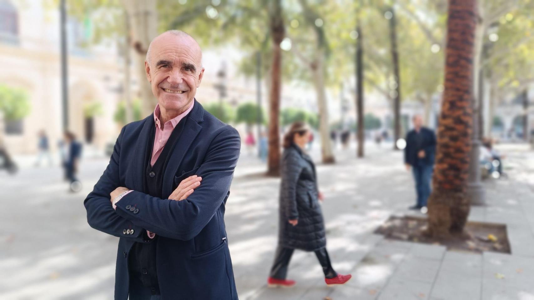 Antonio Muñoz, en la Plaza Nueva de Sevilla.