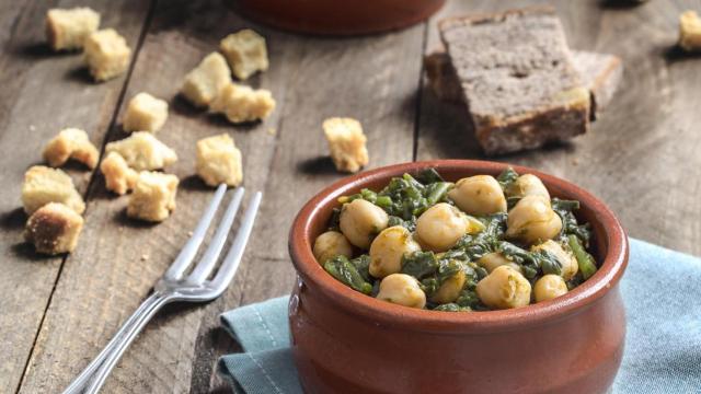 Tapa de garbanzos con espinacas.