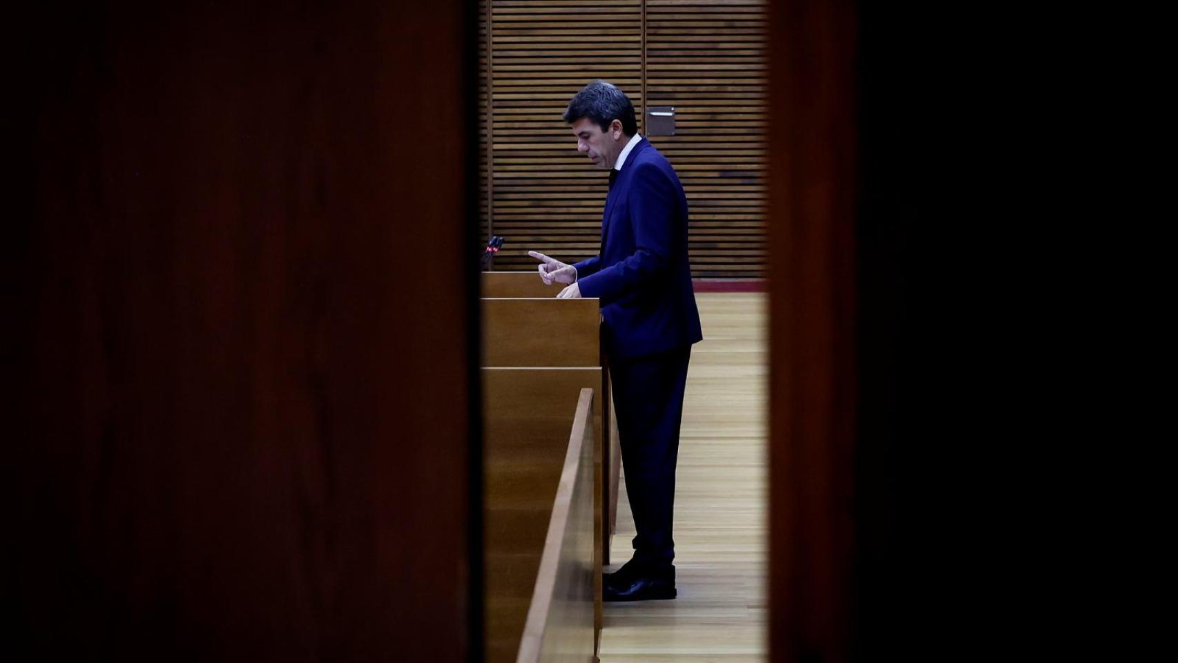 El presidente Carlos Mazón durante su intervención. José Cuellar / CORTS