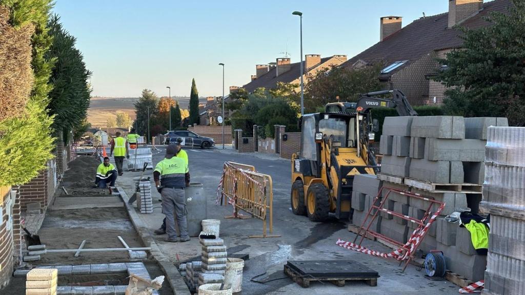 Obras en las calles de la urbanización Las Canteras de Villamayor