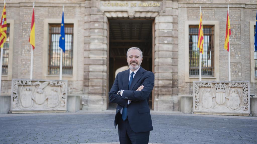 Azcón, en los jardines del Edificio Pignatelli.