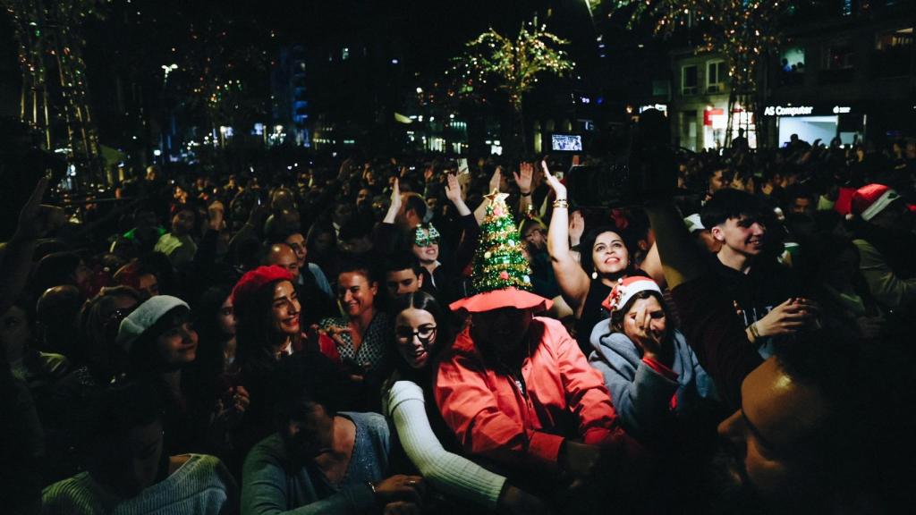 Público en la ceremonia de encendido de Vigo.