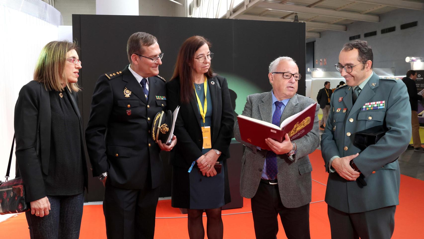 El Consejero de Cultura, Turismo y Deportes de la Junta acude a la presentación de la restauración del busto romano en AR-PA