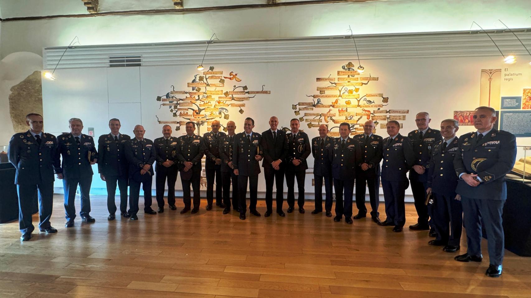 El Ayuntamiento de León recibe al Consejo Superior del Ejército del Aire y del Espacio