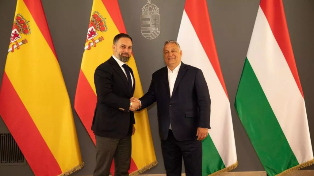 El líder de Vox, Santiago Abascal, junto al primer ministro de Hungría, Viktor Orbán, en 2021.