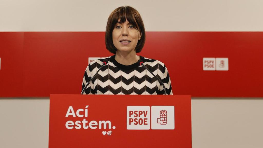 La secretaria general del PSPV-PSOE, la ministra Diana Morant, atiende a los medios este sábado.